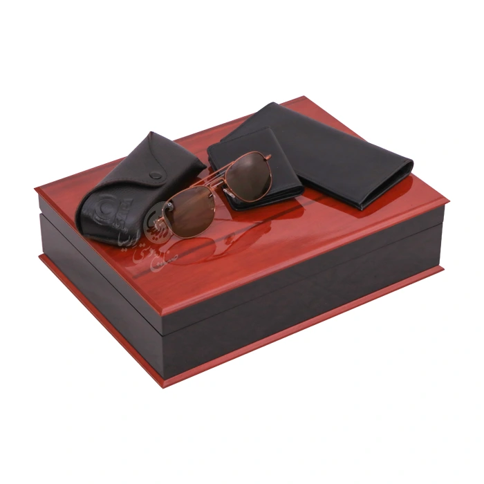 باکس هدیه عینک آفتابی و کیف های چرم ، برای هدیه نوروز مدیران خاص پسند